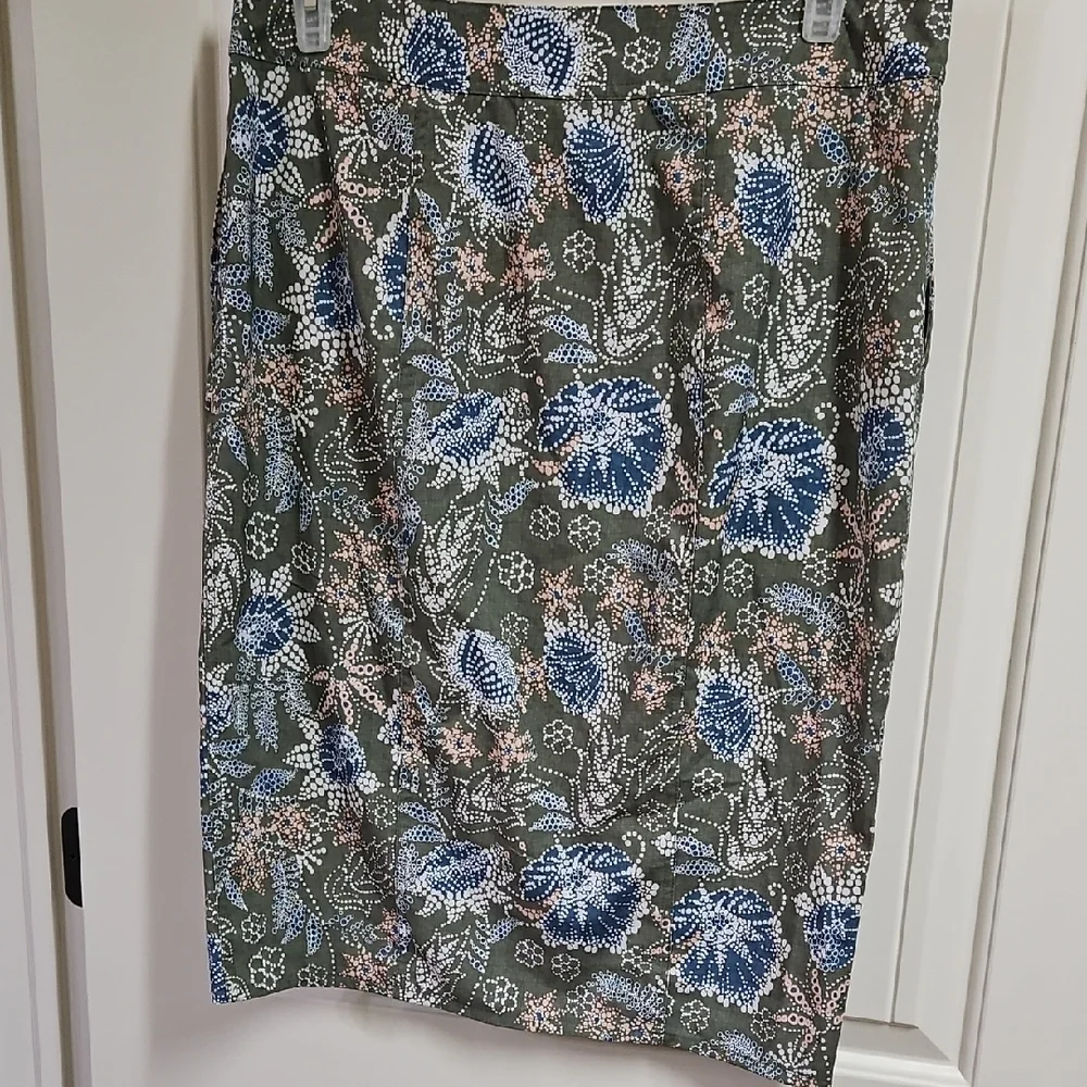 Ripskirt Hawaii Olive, Blue, White, Peach Pattern Size Large- Length 3 - Picture 2 of 11